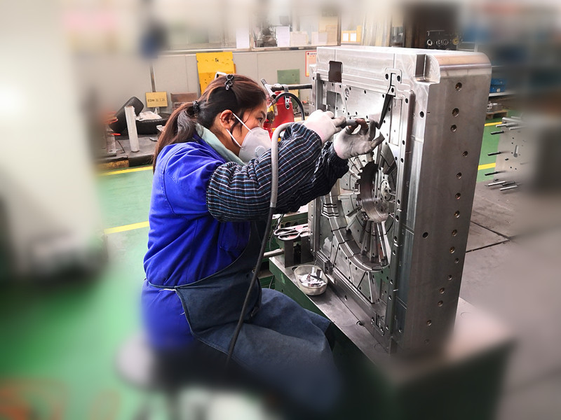 拋光現(xiàn)場圖