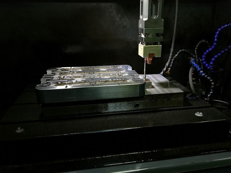 EDM加工圖1 EDM加工圖1