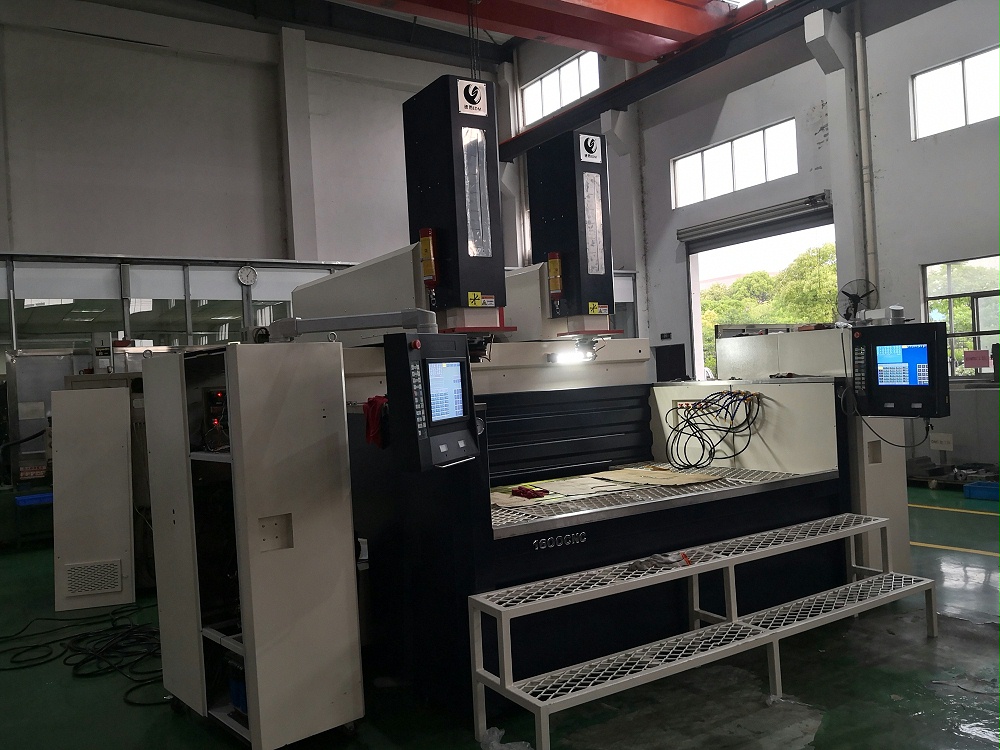 雙頭火花機(jī)2 雙頭火花機(jī)2